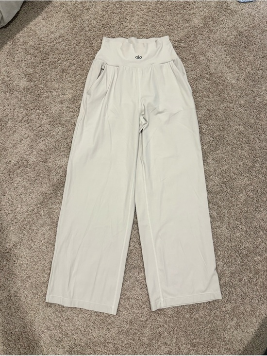 ALO Yoga Pants - ALO Yoga Wide-Leg High-Rise Pants in Ivory